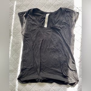 Lululemon Short Sleeve T Shirt (Women’s Size 10)